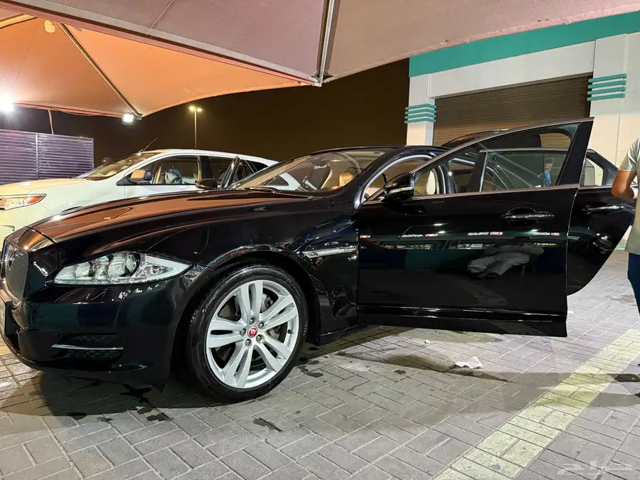 2015 Jaguar XJL 0
