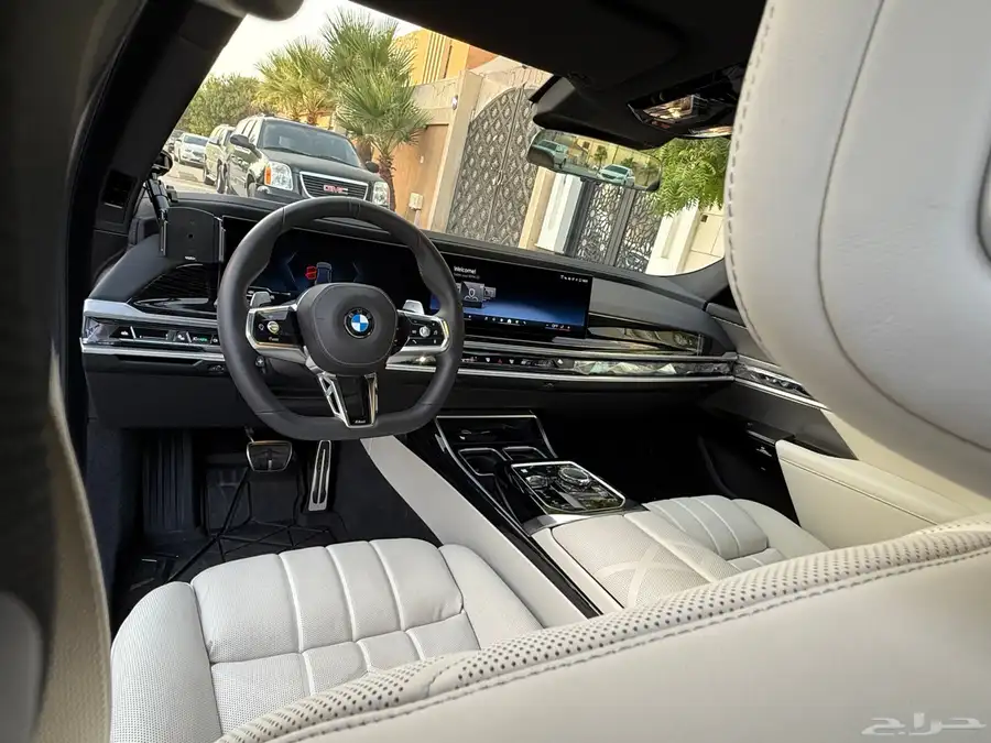 BMW 740i موديل 2025 6