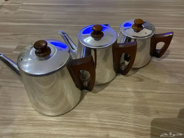 ساعه كارديال الطراز القديم وطقم مكون من ثلاث اباريق إنجليزي 4