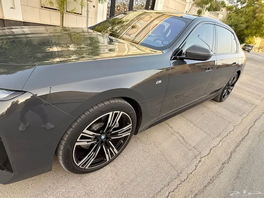 BMW 740i موديل 2025 5