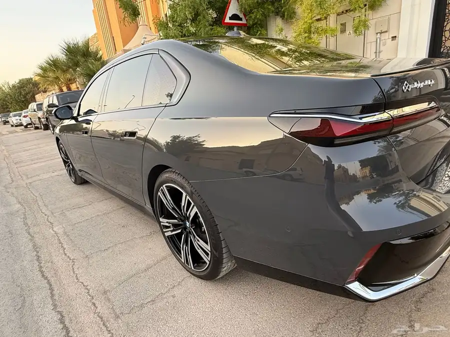 BMW 740i موديل 2025 3