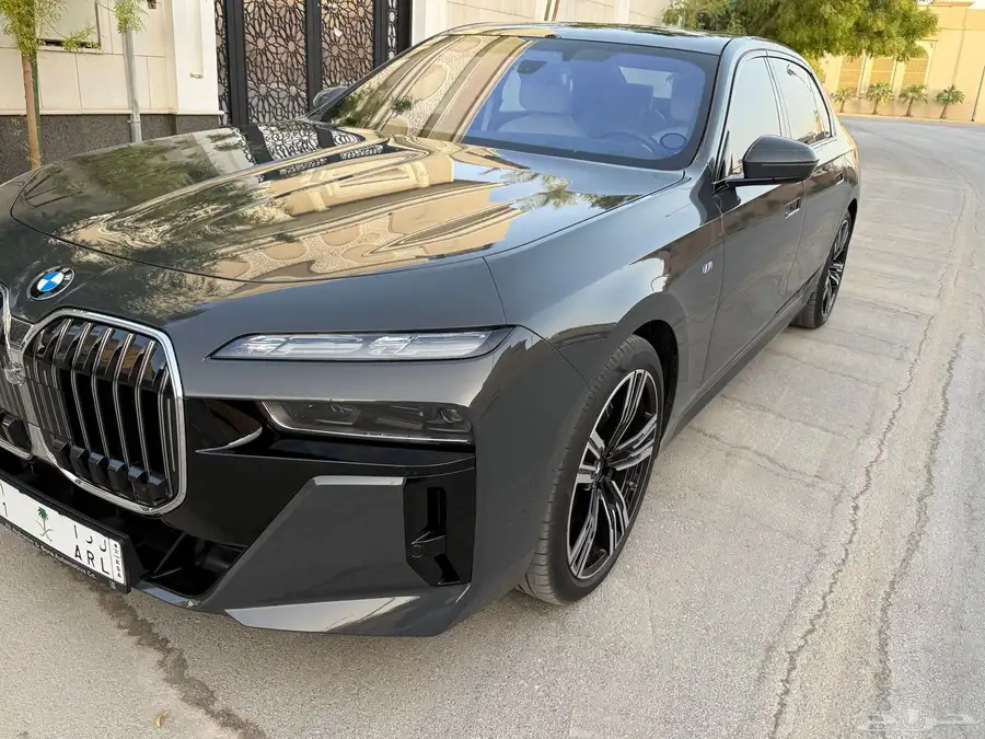 BMW 740i موديل 2025 13
