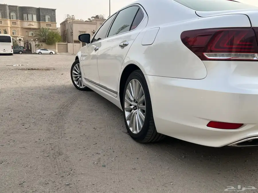 لكزس LS460L 9