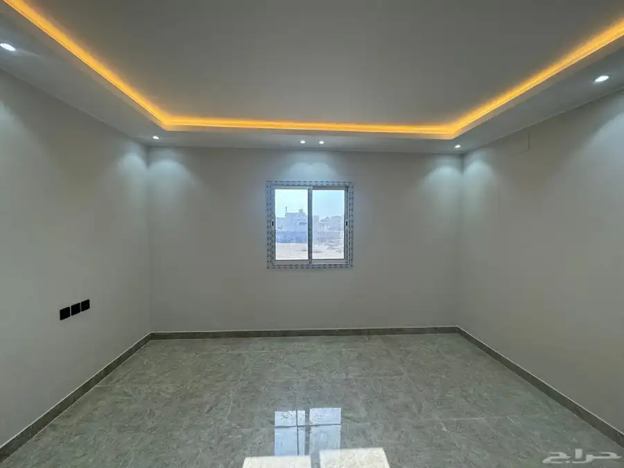 فلل فاخره للبيع شبه منفصله حي السويس 23