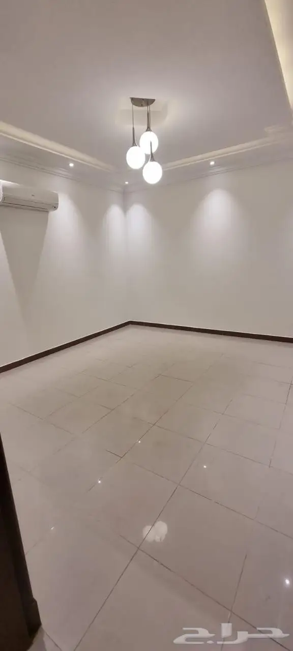 شقة مميزة للبيع شارع وادي الصمان حي حطين 2