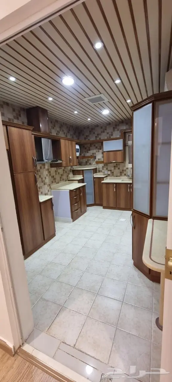 شقة مميزة للبيع شارع وادي الصمان حي حطين 6