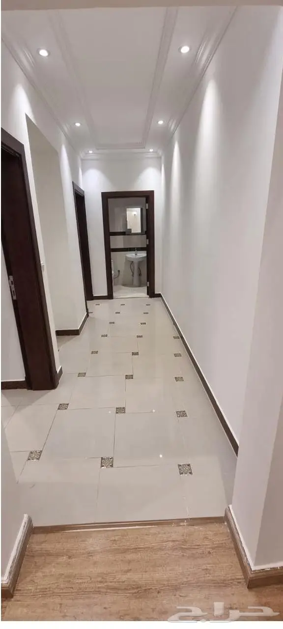 شقة مميزة للبيع شارع وادي الصمان حي حطين 8
