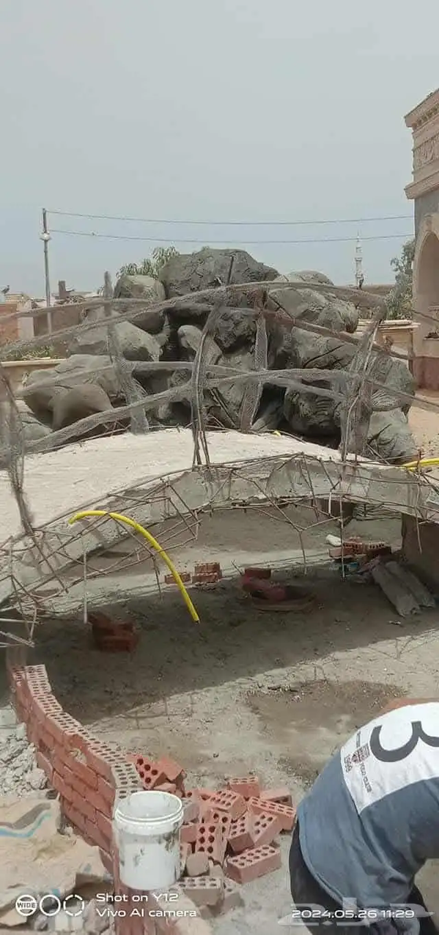 شلالات اندنيسي. صخريه وجزوع اشجار وجديات ضخريه 10