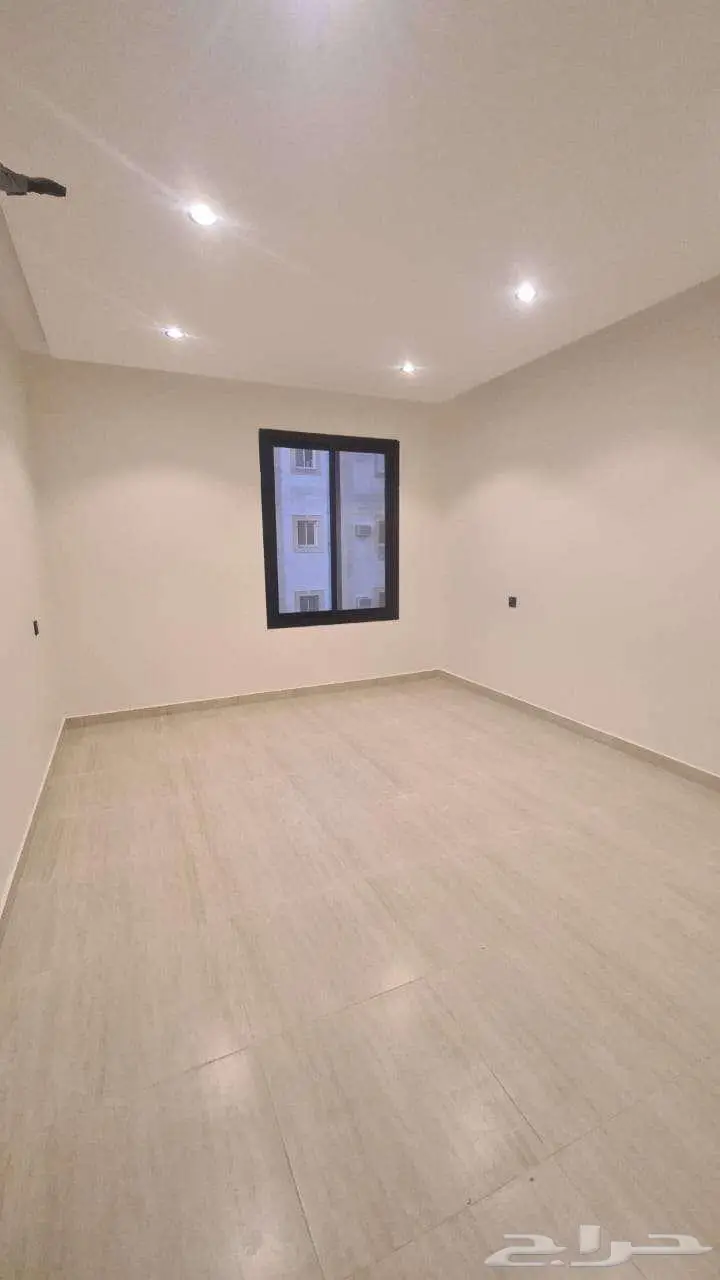 شقق وملاحق بالبيعة 6 غرف للبيع 3