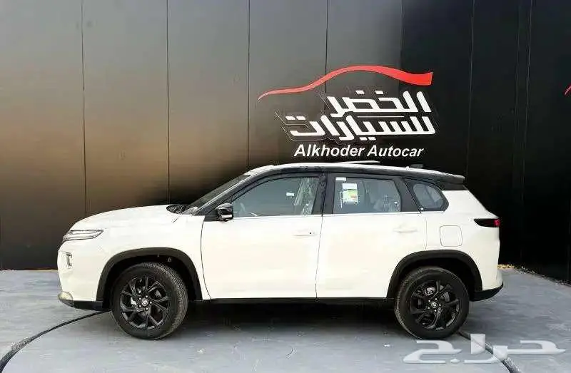 تويوتا اوربان GLX فل كامل 2025 لدى الخضر للسيارات 2