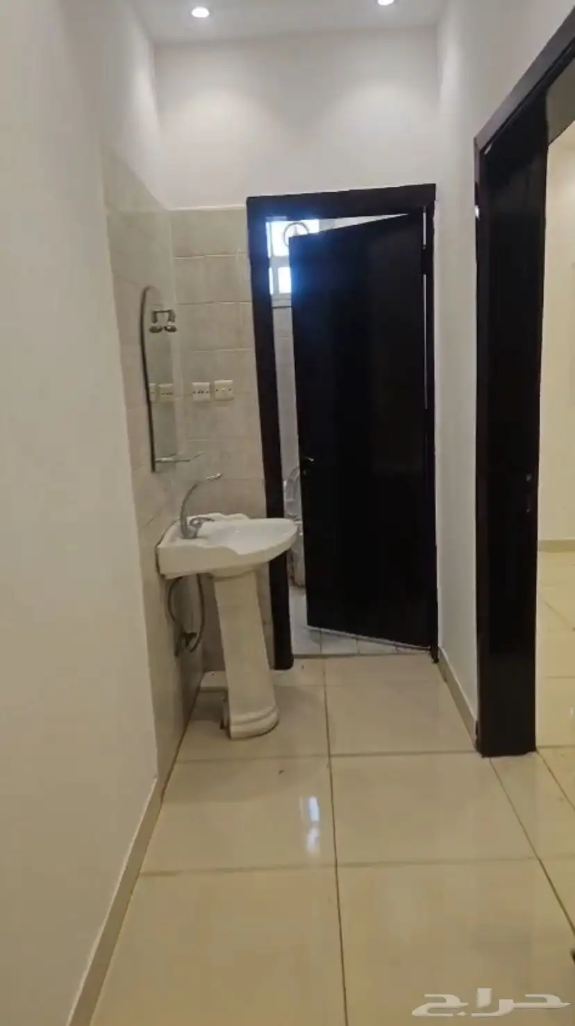 شقة في حى البيان غرفه وصاله وركن مطبخ وحمام 1