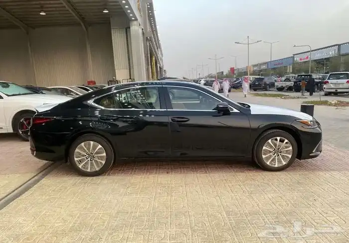 لكزس ES300AHموديل 2025 2