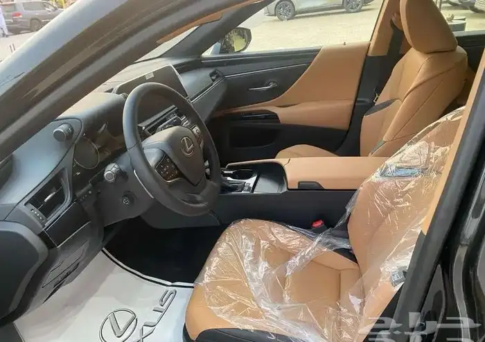لكزس ES300AHموديل 2025 4