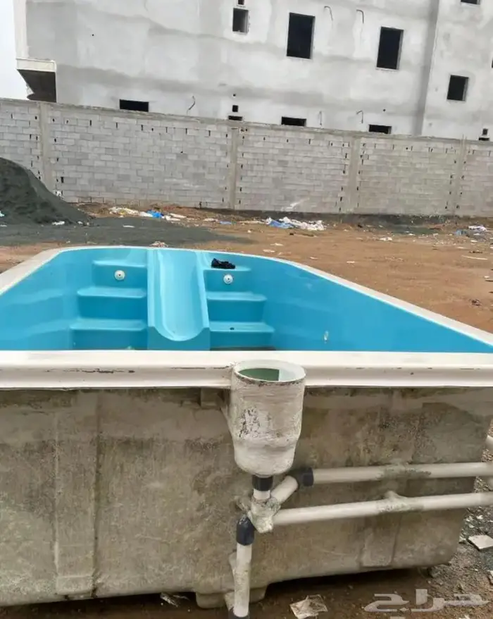 للبيع مسبح فيبر 4 2 بعمق متر 1