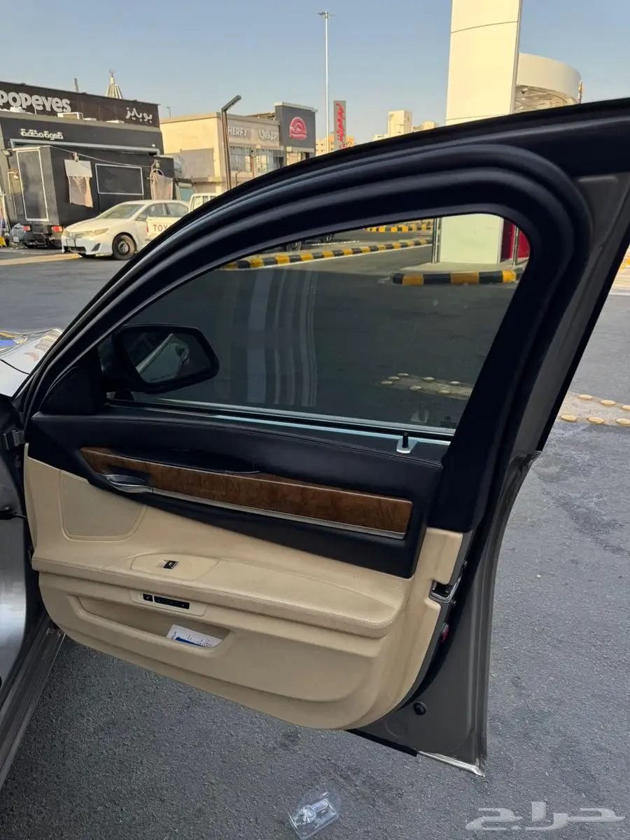 BMW الفئة السابعة 740 7