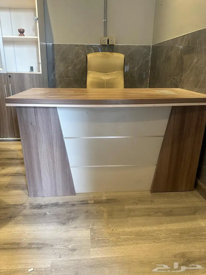 مكاتب للبيع نضيفه جدا 1