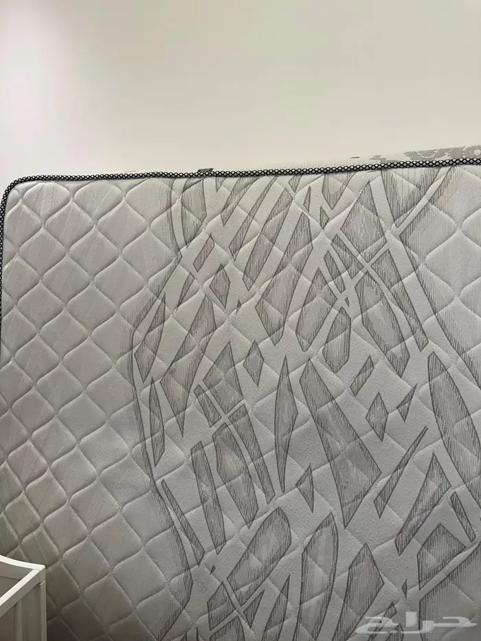 مرتبه بحاله كويسه وطاوله 1