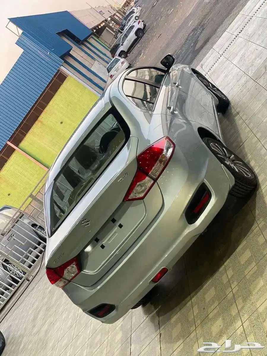 سوزوكي سياز 2025 4