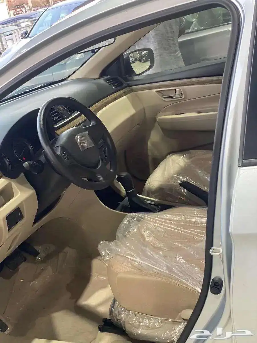 سوزوكي سياز 2025 10