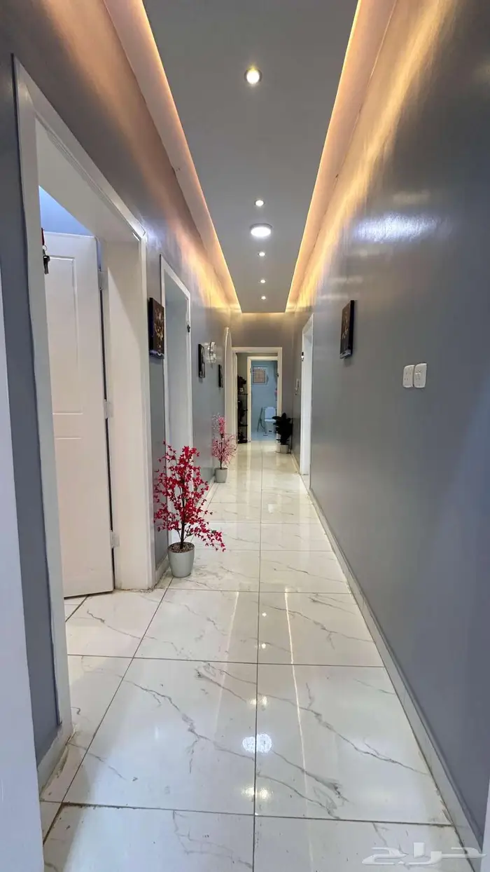 للبيع دور في المطار مساحه 500 يقبل بنك 5