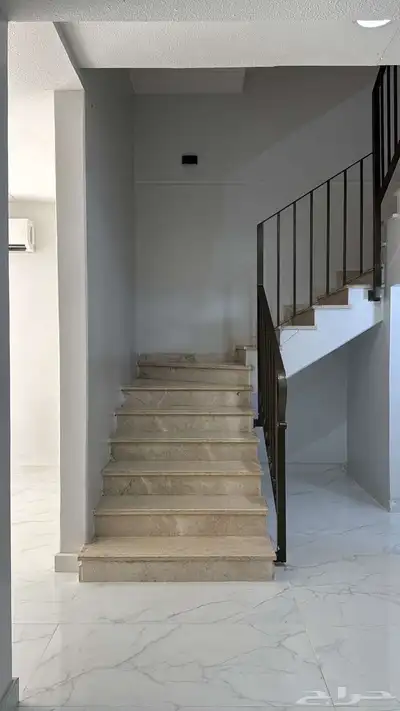 فله للايجار حي الفرسان 1