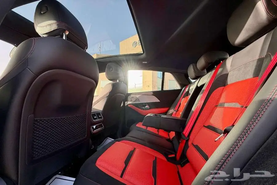 مرسيدس GLE 53 AMG 2024 اسود ممشي قليل 9