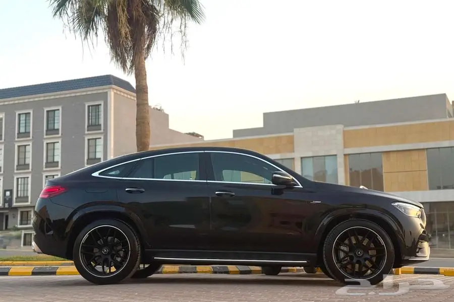 مرسيدس GLE 53 AMG 2024 اسود ممشي قليل 2