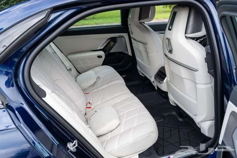 BMW 760i - 2023 - 20.800KM 12