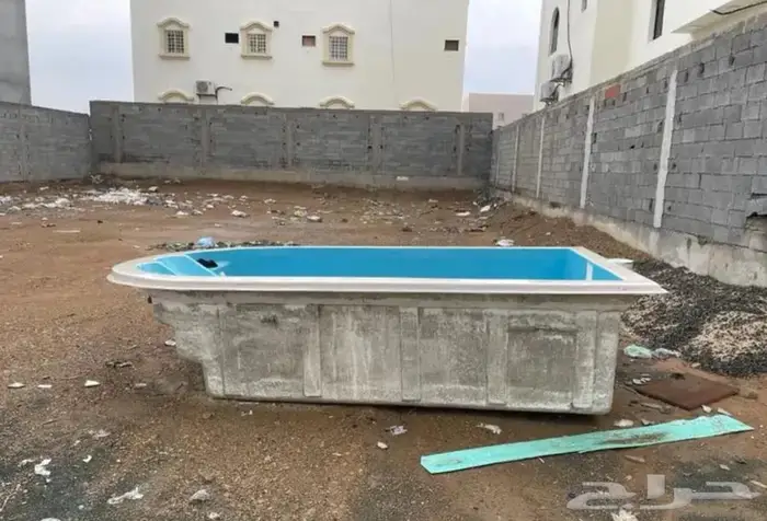 للبيع مسبح فيبر 4 2 بعمق متر 3