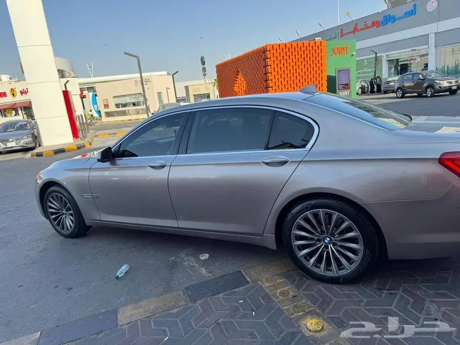 BMW الفئة السابعة 740 0
