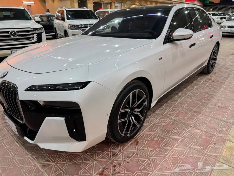 بي أم 735 فل شبه أصفار. 1