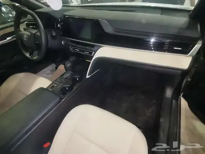 كامري E هايبرد ستاندرد اسود 2025 سعودي 7