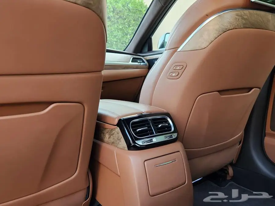 جنسس 2022 G90 رويال V8 36