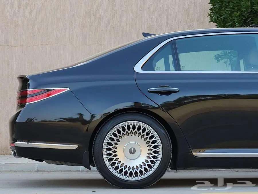 جنسس 2022 G90 رويال V8 11