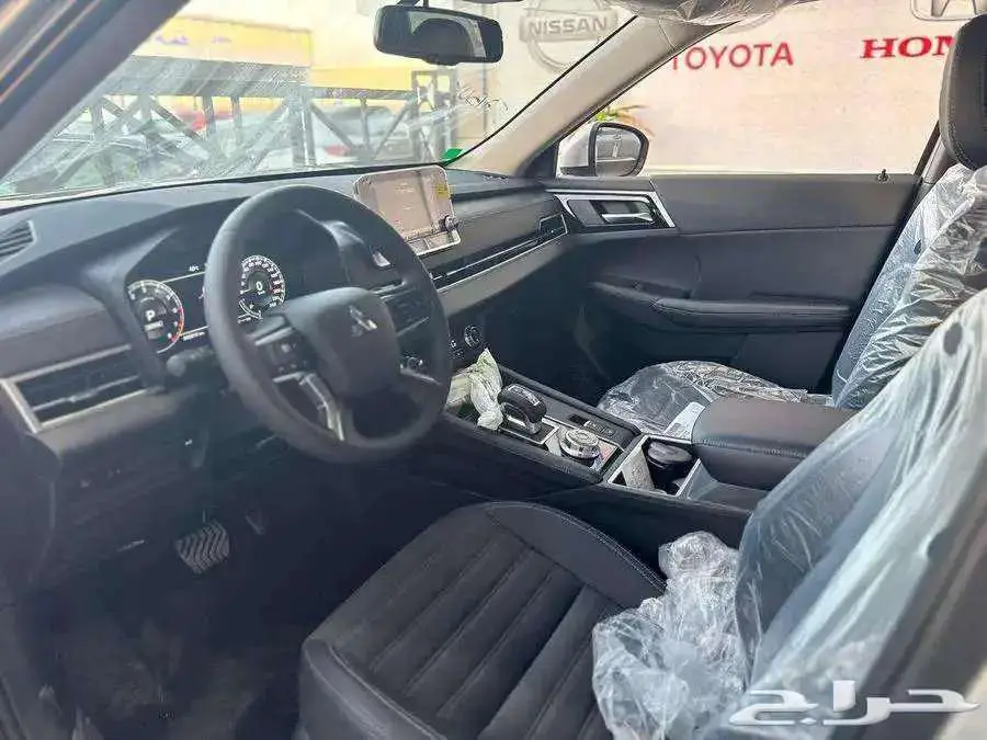 ميتسوبيشي اوتلاندر نص فل 2025 4