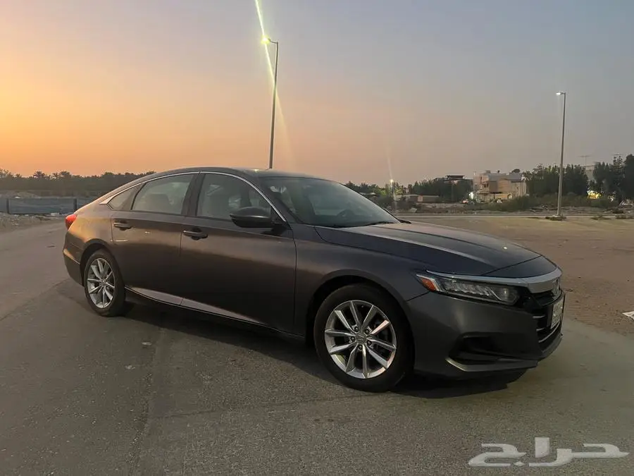 2022 هوندا أكورد LX 13