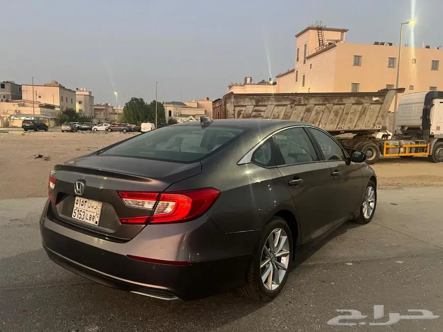 2022 هوندا أكورد LX 9