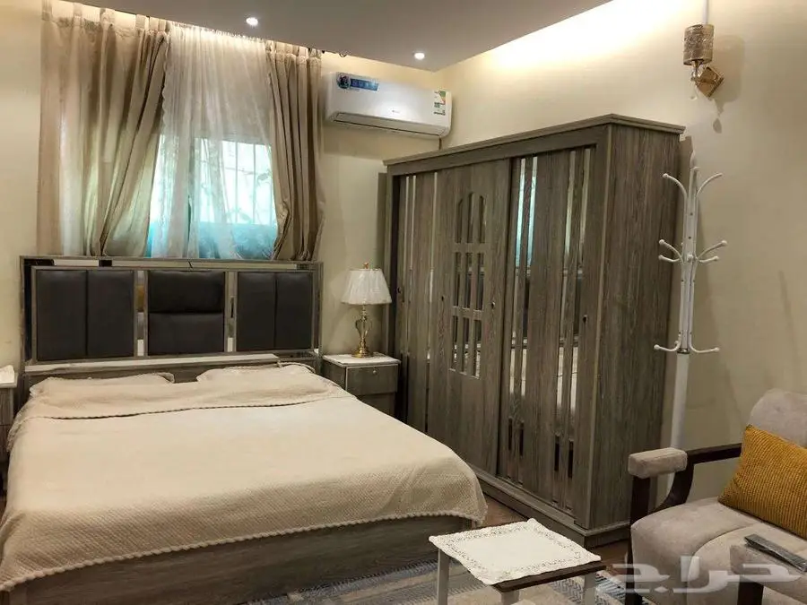 سويت فاخر مفروش مكون من غرفة وحمام ومطبخ 2