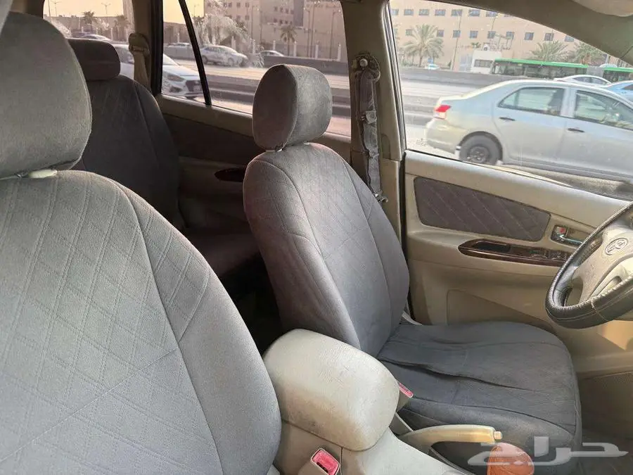 Toyota Innova 2014 full option 5