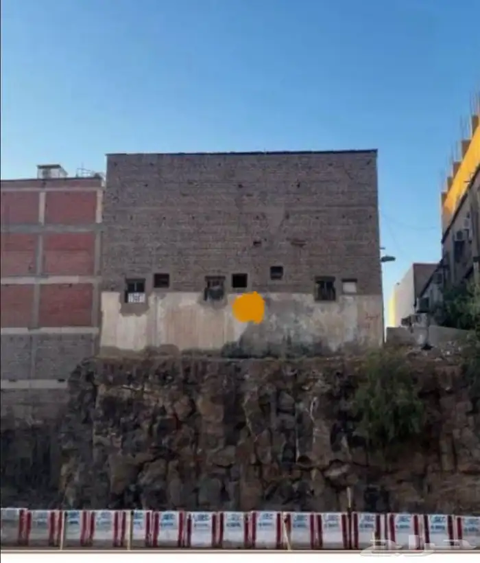 للبيع عماره على طريق الامير عبدالمجيد بالدويمه 0