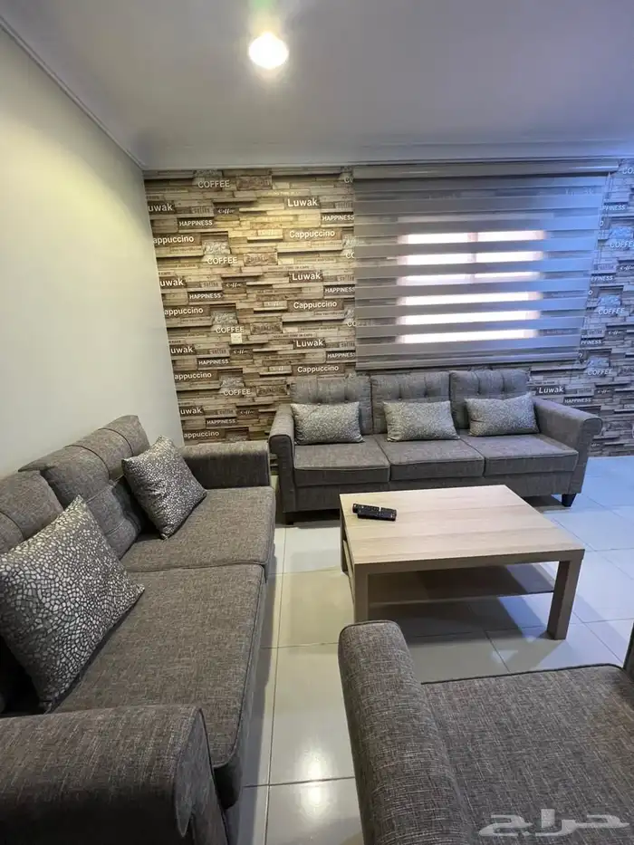 للبيع بشكل عاجل مجموعة أثاث شبه جديدة 5