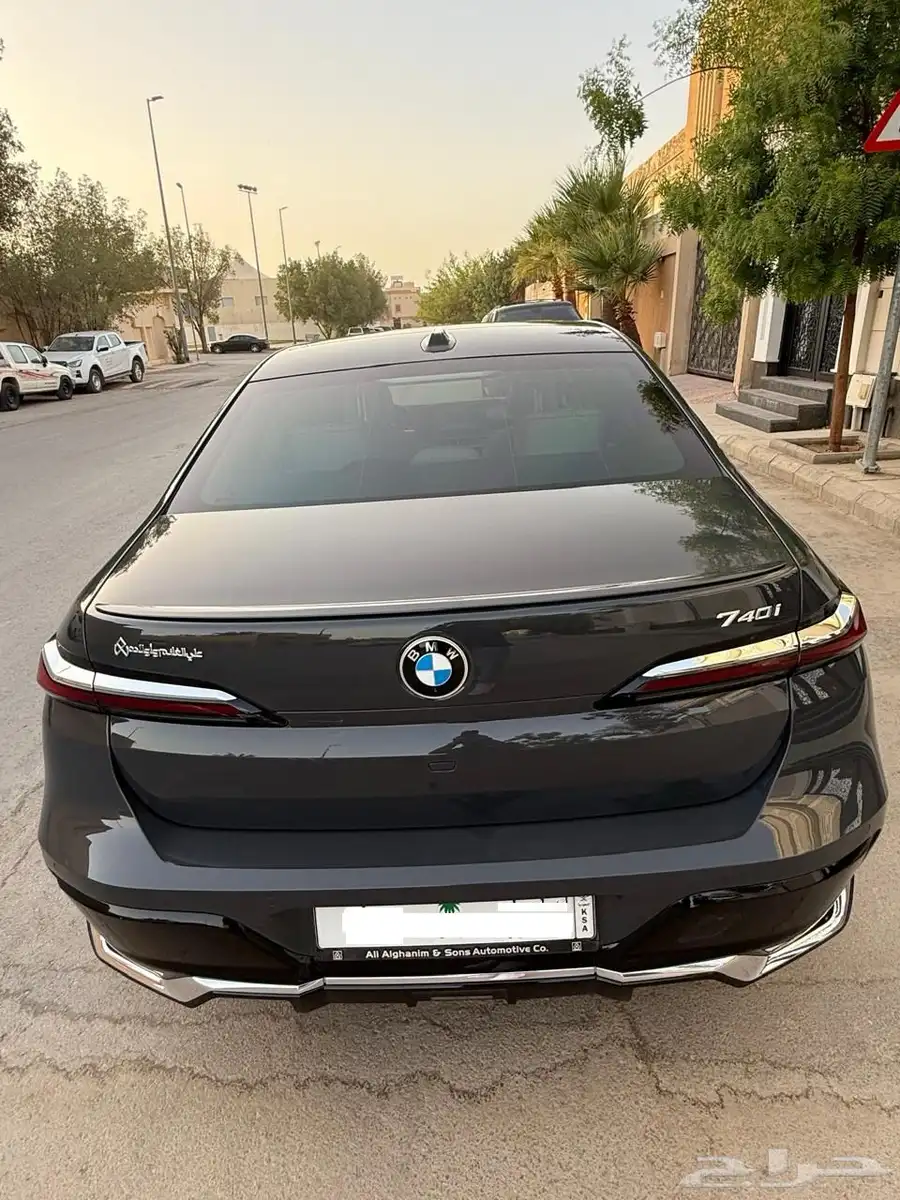 BMW 740i موديل 2025 1