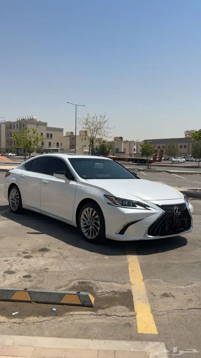 لكزس 2023 اي اس 300 1