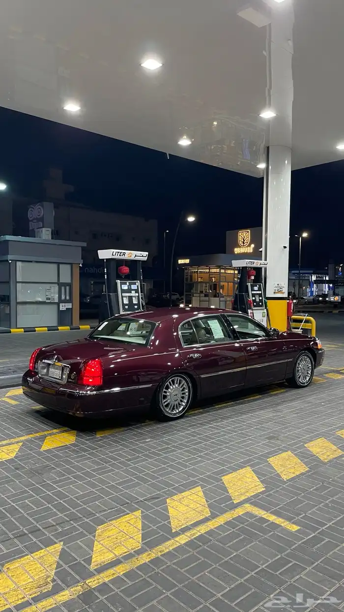 لينكون تاون كار 2009 لارج 0