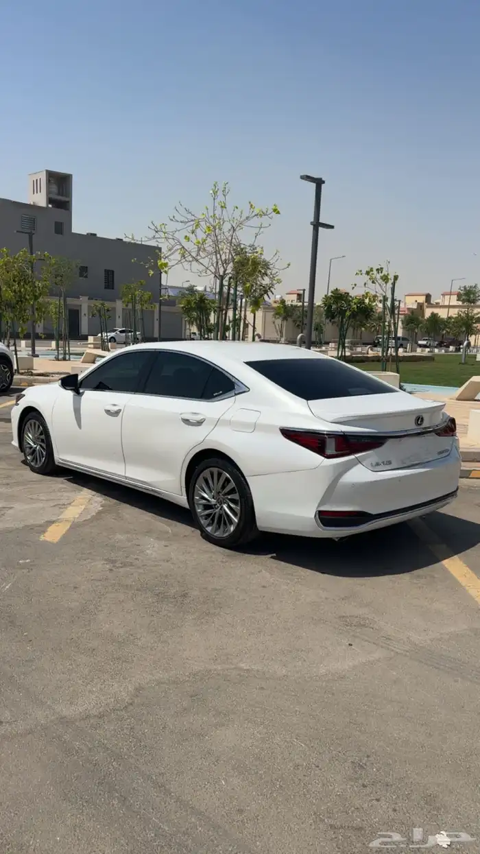 لكزس 2023 اي اس 300 3