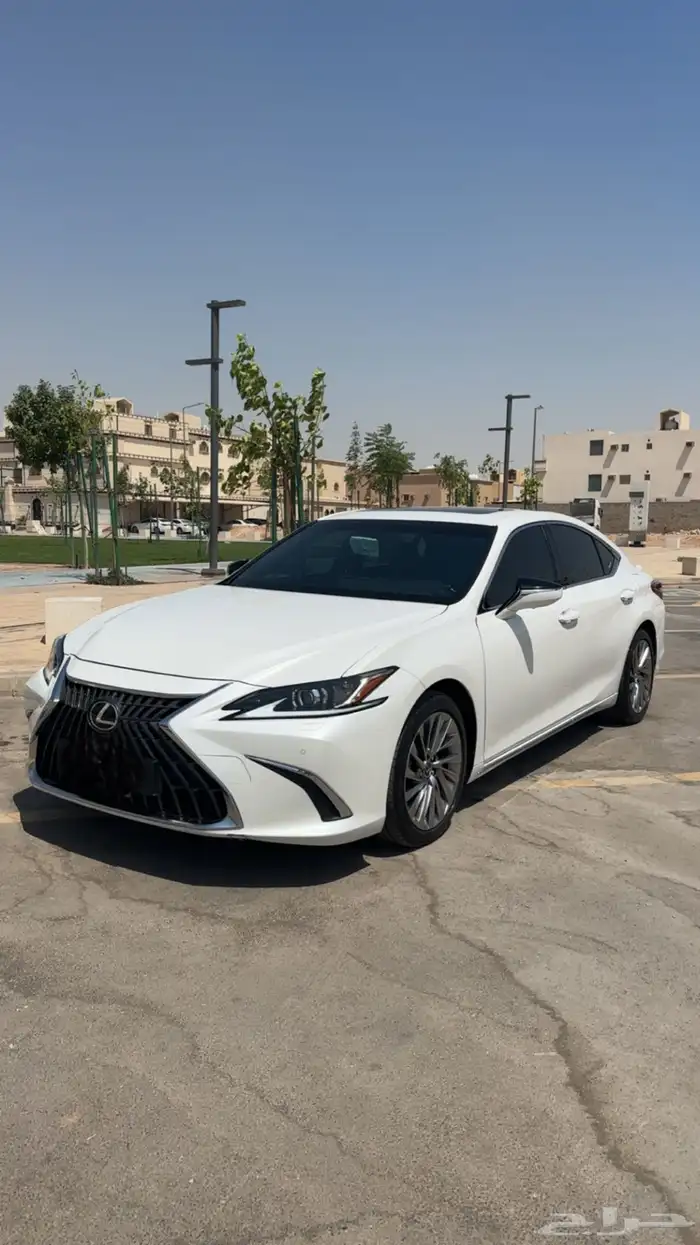 لكزس 2023 اي اس 300 0