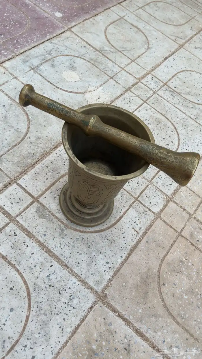 نجر قديم كبير وثقيل 8