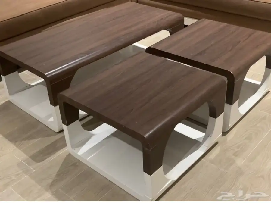 طاولة وكراسي للبيع 1