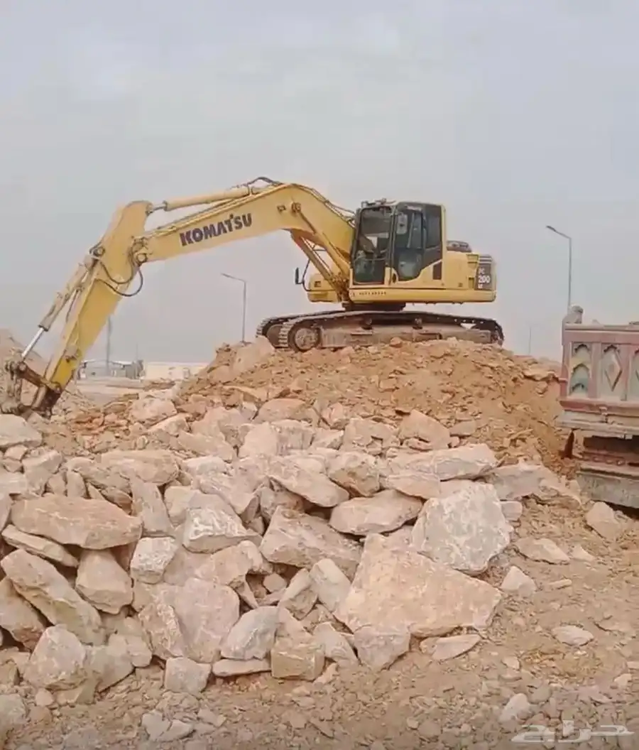للبيع بوكلين كوماتسو داش 8 نظيف موديل 2014 1