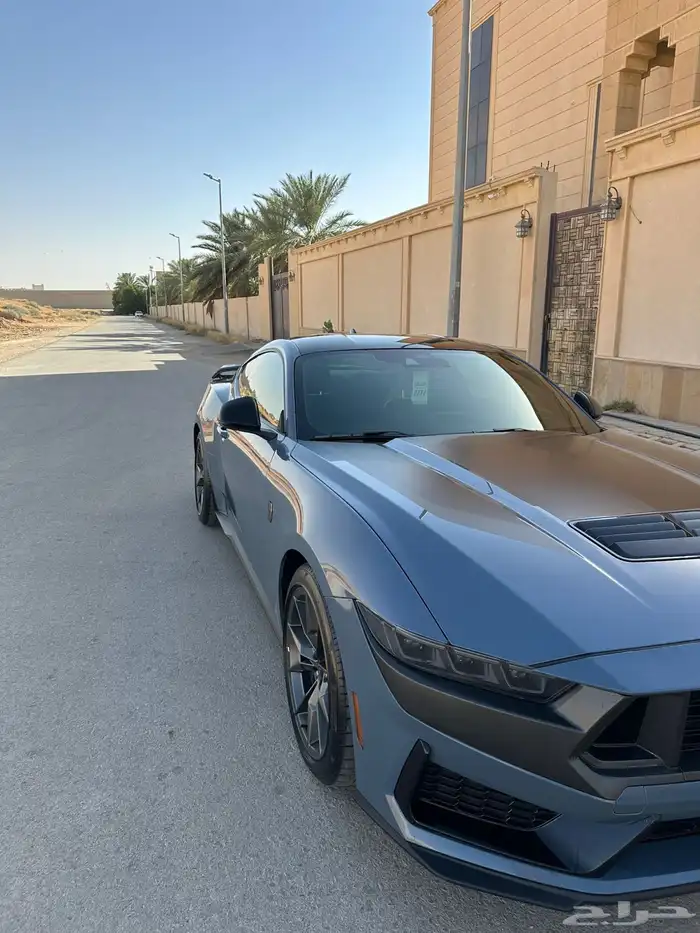 موستنق دارك هورس 1